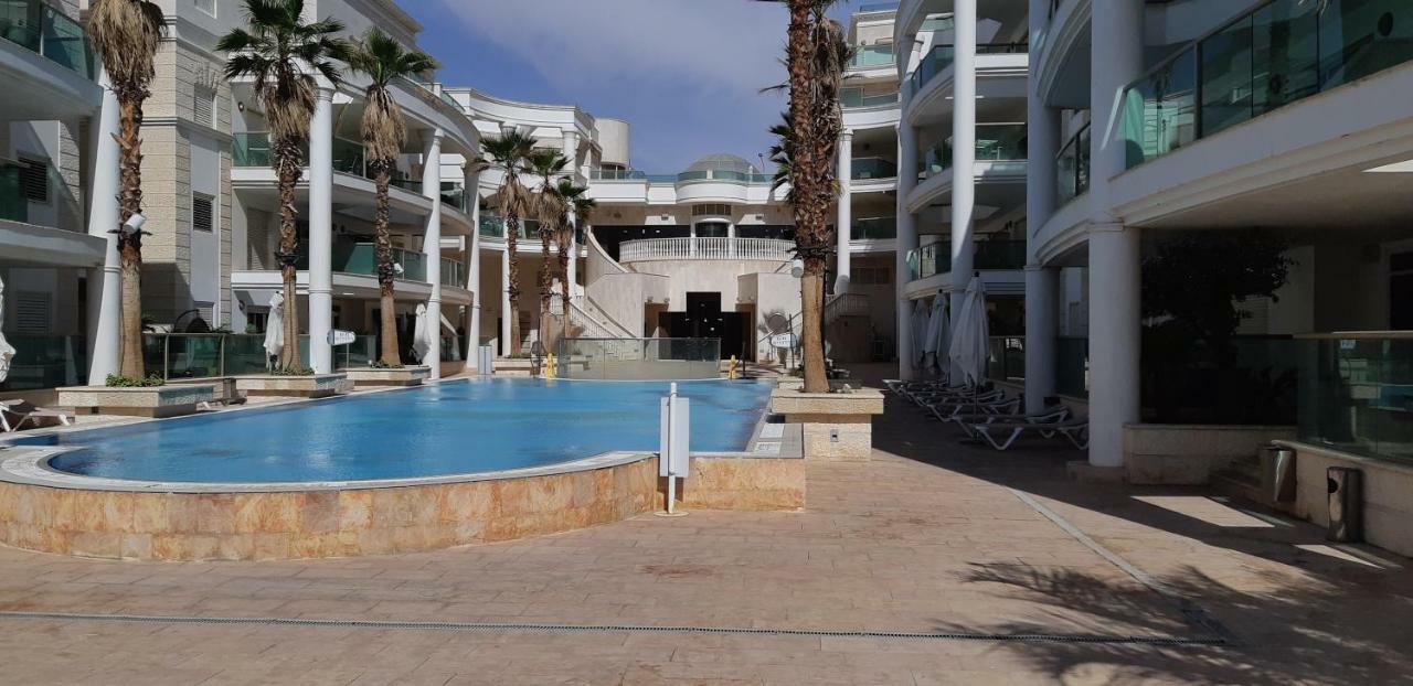 Appartement Milana'S Deluxe With Big Patio And Pool à Eilat Extérieur photo